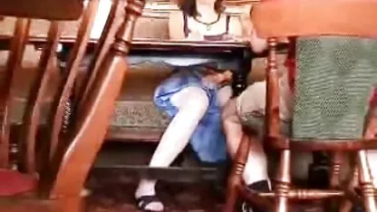 લિપસ્ટિક સ્કર્ટ