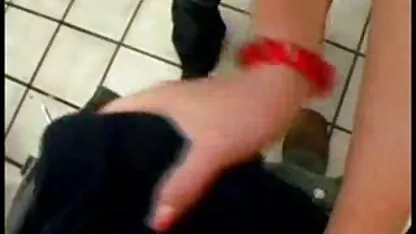 જાહેર શૌચાલય! નિ pornશુલ્ક પોર્ન વિડિઓ ક્લિપ્સ
