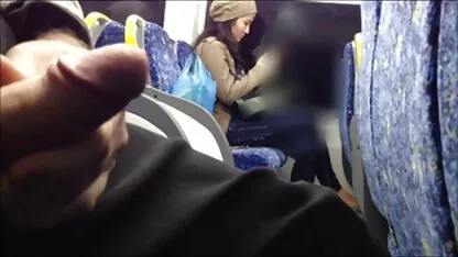 સુંદર છોકરી મફત વિડિઓઝ જોવા માંગે છે